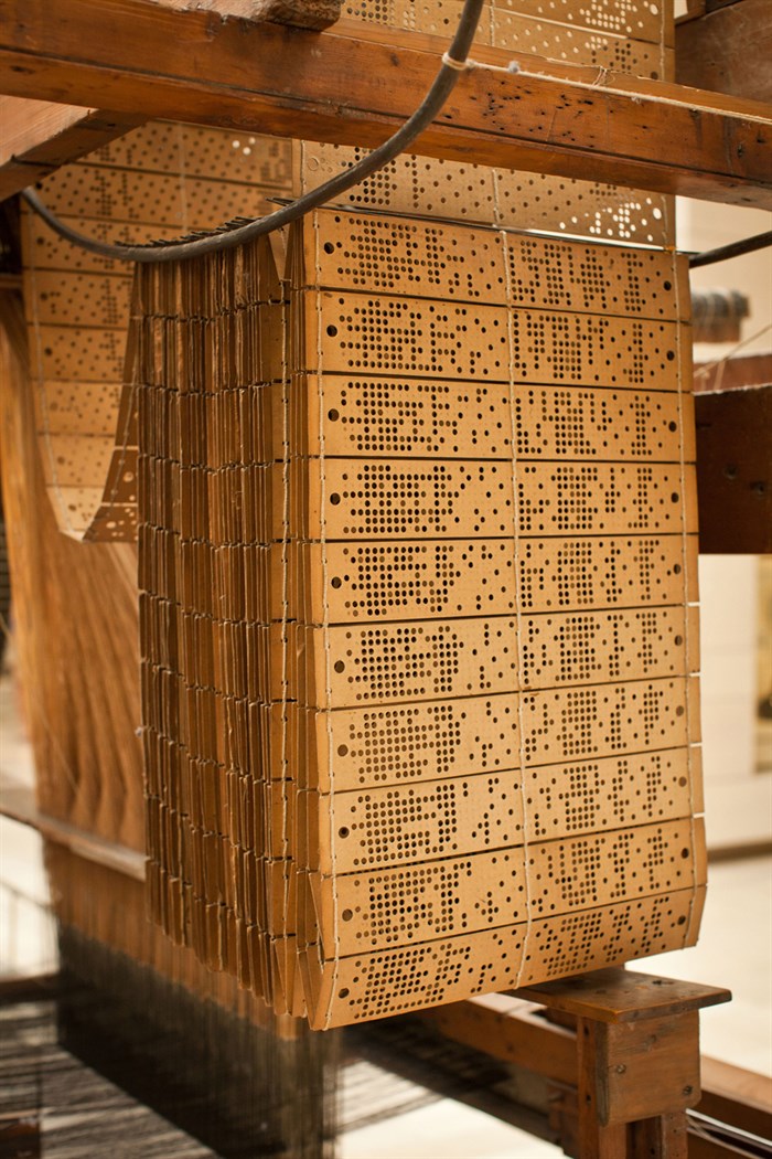 Chain of cards on a jacquard loom